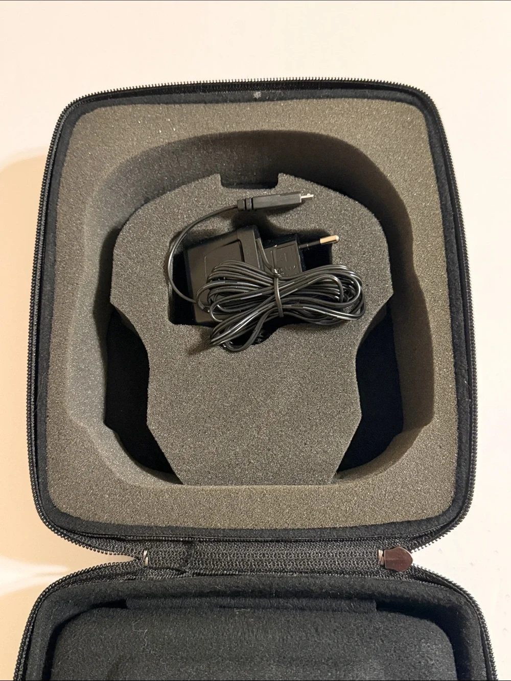 Oakley THUMP Earphones Sunglasses 2GB with Protective Storage Case. Singapore
